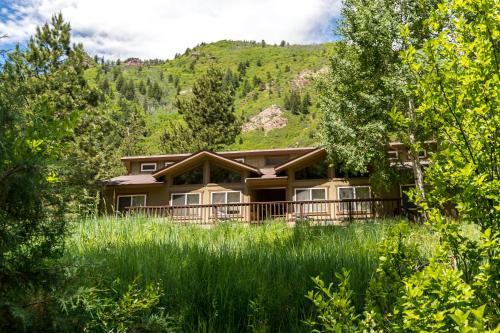 Three Sisters Peak Cabin At Filoha Meadows