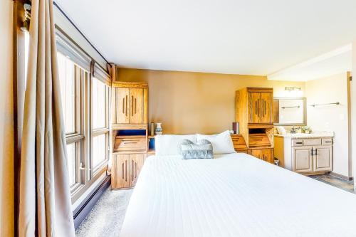 Sauterne Townhome - Upstairs