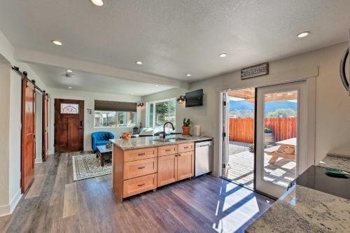 Downtown Home With Large Yard, 21 Mi To Monarch!