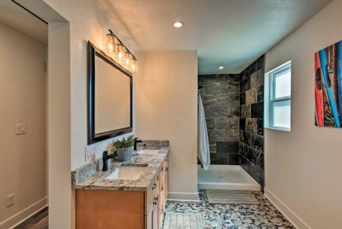 Downtown Home With Large Yard, 21 Mi To Monarch!