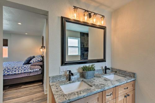 Downtown Home With Large Yard, 21 Mi To Monarch!