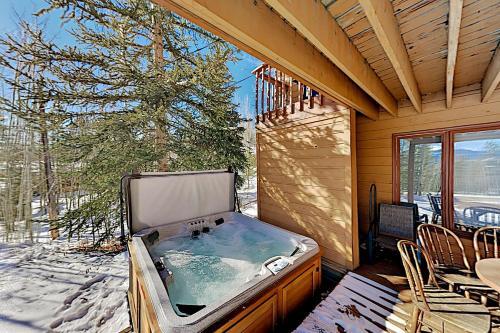 Mountain-view Retreat With Private Hot Tub Duplex