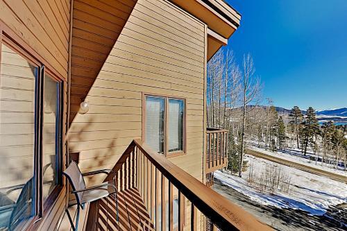 Mountain-view Retreat With Private Hot Tub Duplex