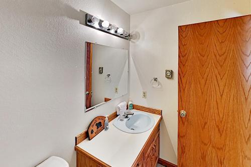 Mountain-view Retreat With Private Hot Tub Duplex