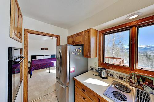 Mountain-view Retreat With Private Hot Tub Duplex