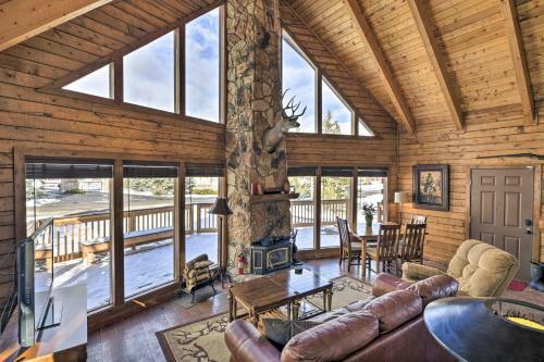 Village Lake Rustic Cabin Escape With Deck!