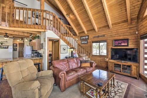 Village Lake Rustic Cabin Escape With Deck!