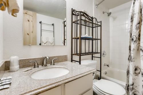 Apartamento E206 Treehouse Condo