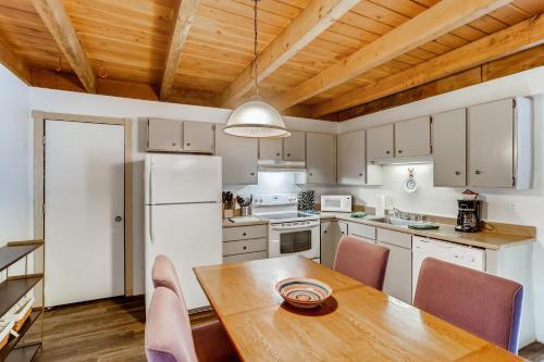 Apartamento E206 Treehouse Condo