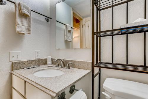 Apartamento E206 Treehouse Condo