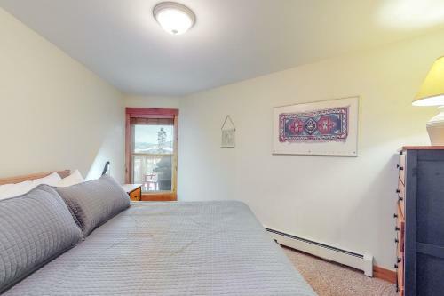 7112 Silver Queen West