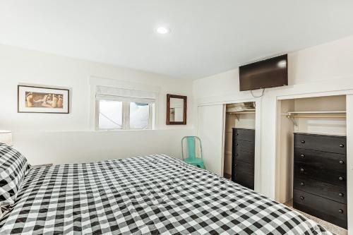Poplar Mountain Guest House