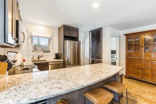 Poplar Mountain Guest House
