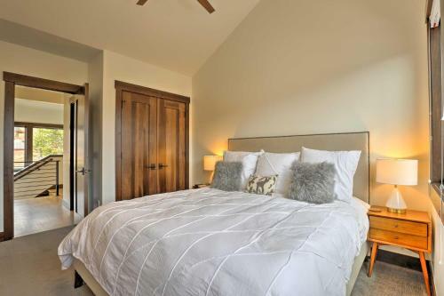Hot Tub And Mtn Views At Modern Silverthorne Retreat
