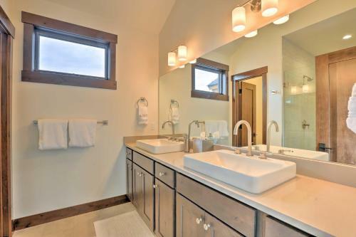 Hot Tub And Mtn Views At Modern Silverthorne Retreat