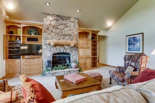 1811 Falcon Drive By Book By Owner
