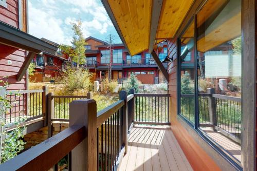 Treehouse Village 325