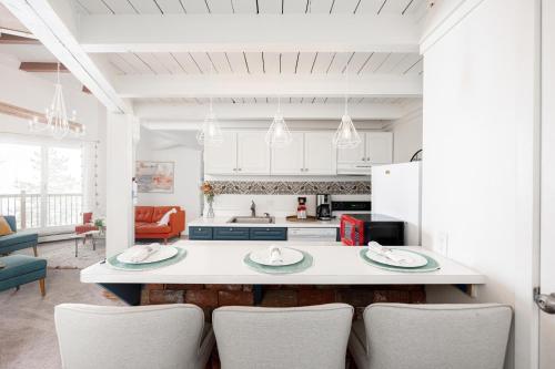 Wildernest Colorful Mountain Condo
