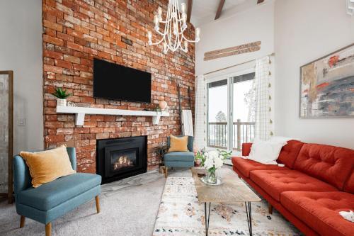 Wildernest Colorful Mountain Condo