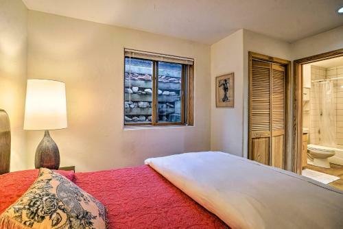 Snowmass Couples Getaway With Mtn Views And Deck