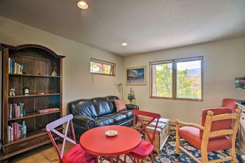 Snowmass Couples Getaway With Mtn Views And Deck