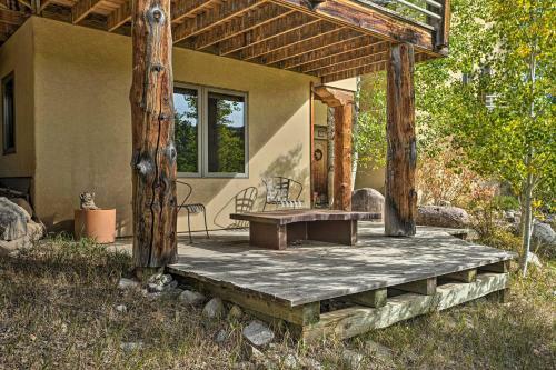 Snowmass Couples Getaway With Mtn Views And Deck