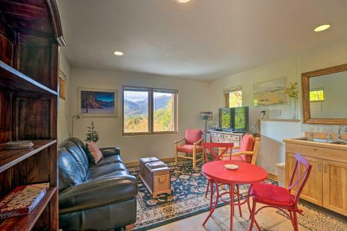 Snowmass Couples Getaway With Mtn Views And Deck
