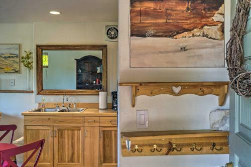 Snowmass Couples Getaway With Mtn Views And Deck