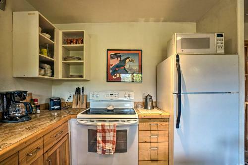 Snowmass Couples Getaway With Mtn Views And Deck