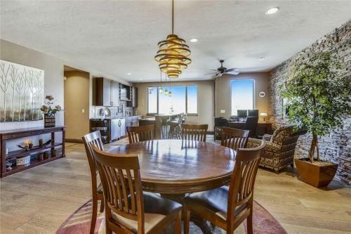Summit Vista Home