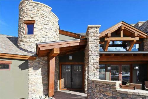 Summit Vista Home