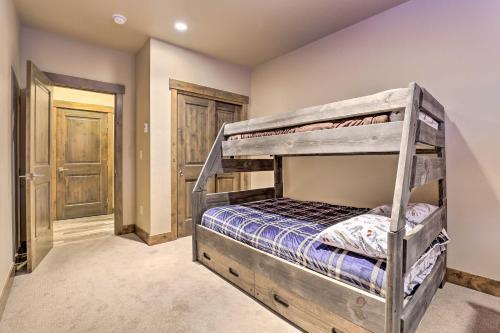 Sleek Silverthorne Abode With Deck And Bbq!