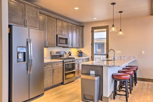 Sleek Silverthorne Abode With Deck And Bbq!