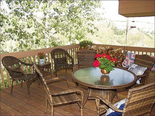 327 Deer Ridge Ln