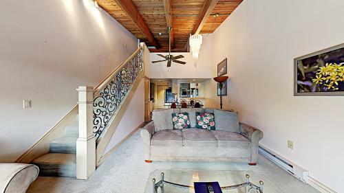 Timberline Condominium Studio Loft Unit 305