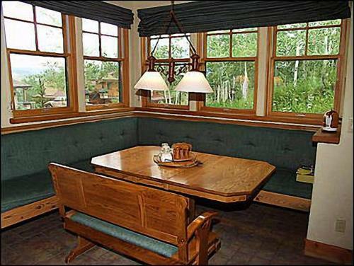 24 Little Ln (203048-9004) Home