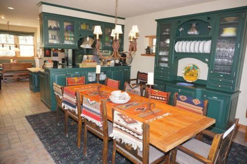 24 Little Ln (203048-9004) Home