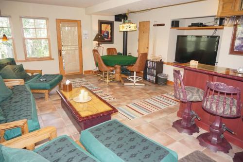 24 Little Ln (203048-9004) Home