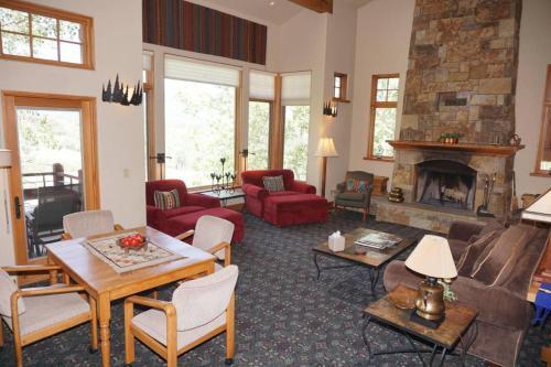 24 Little Ln (203048-9004) Home