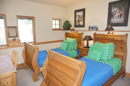 24 Little Ln (203048-9004) Home