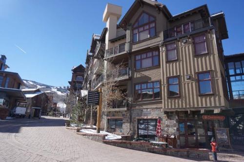 Apartamento 90 Carriage Way #3312 (203160-9297) Condo