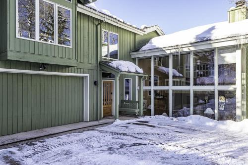 921 Faraway Home