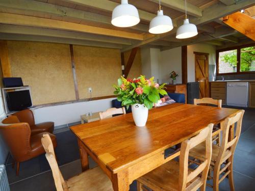 Holiday Home Het Leemhof Vloesberg