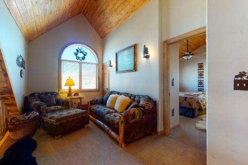 Diamond J's Riverside Retreat