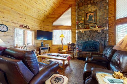 Diamond J's Riverside Retreat