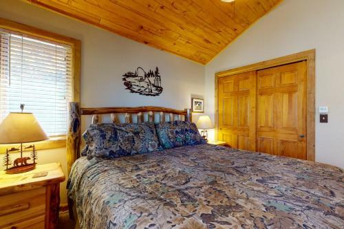 Diamond J's Riverside Retreat
