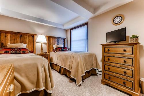 Torian Plum Plaza 401