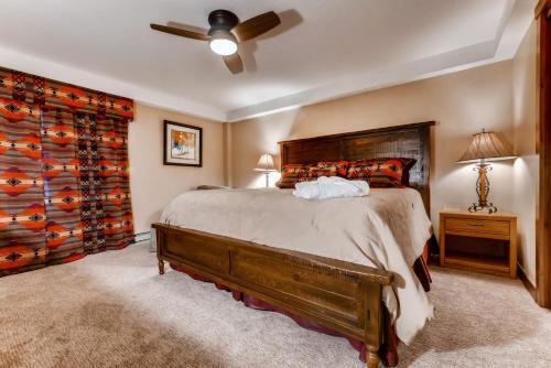 Torian Plum Plaza 401