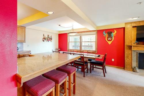 Torian Plum Plaza 401