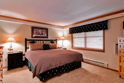 Torian Plum Plaza 401